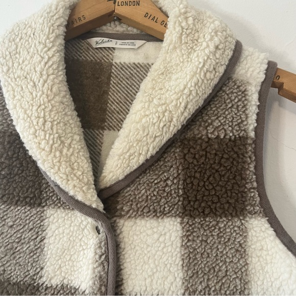 WOOLRICH Sherpa Buffalo plaid vest - Picture 2 of 7